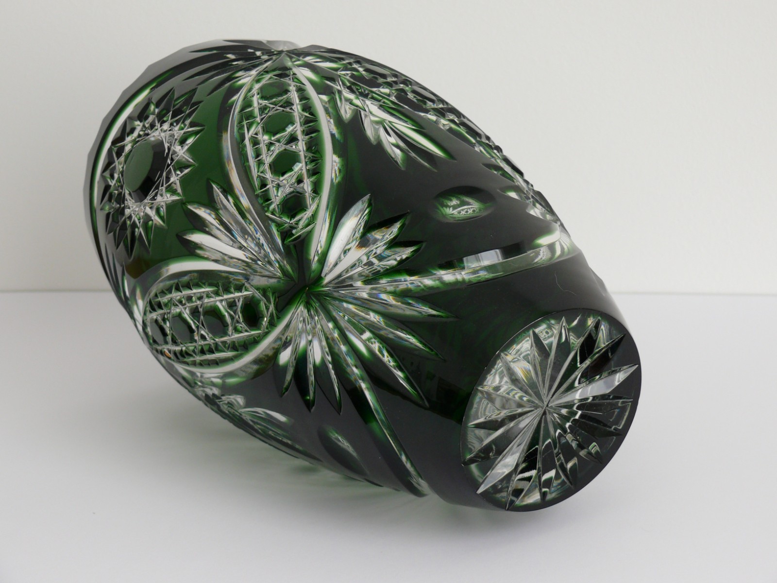 CRYSTAL flower VASE H25 cm, GREEN Cut to clear Overlay / Cased Crystal