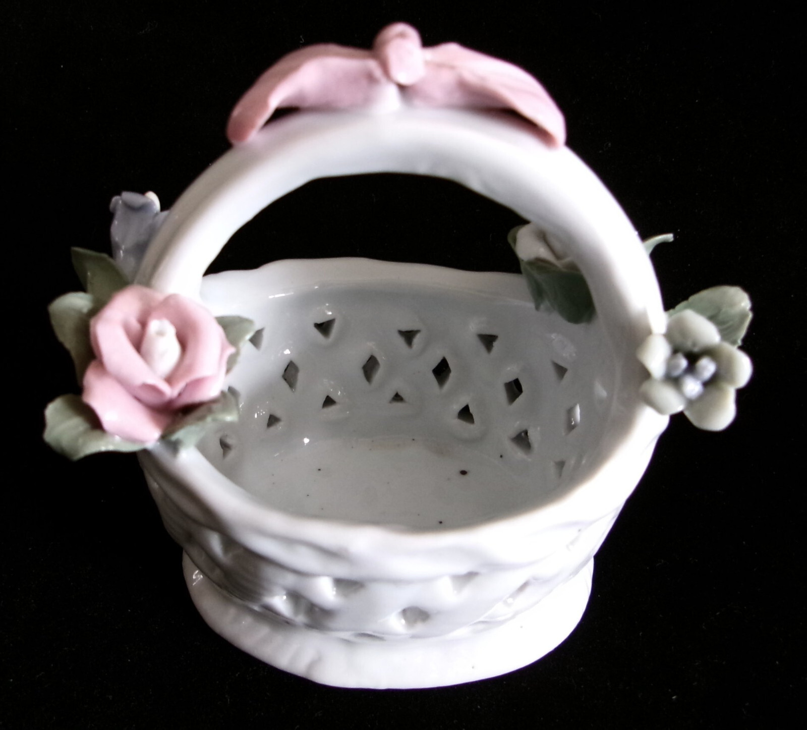 Set of 2 Small Porcelain Ceramic Woven Lattice Baskets With White, Blue, Pink