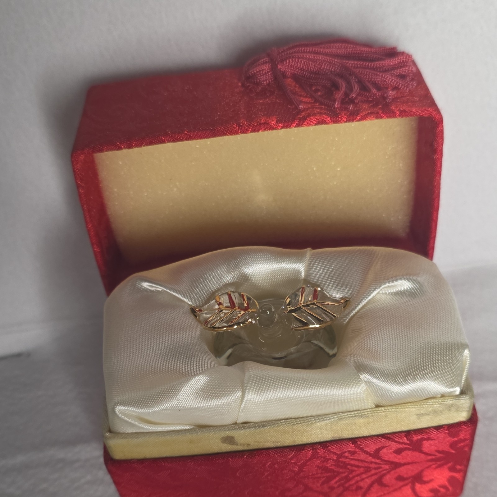 Vtg Messengers Small Art Glass Apple, Teacher Gift Idea, Red Fabric Gift Box