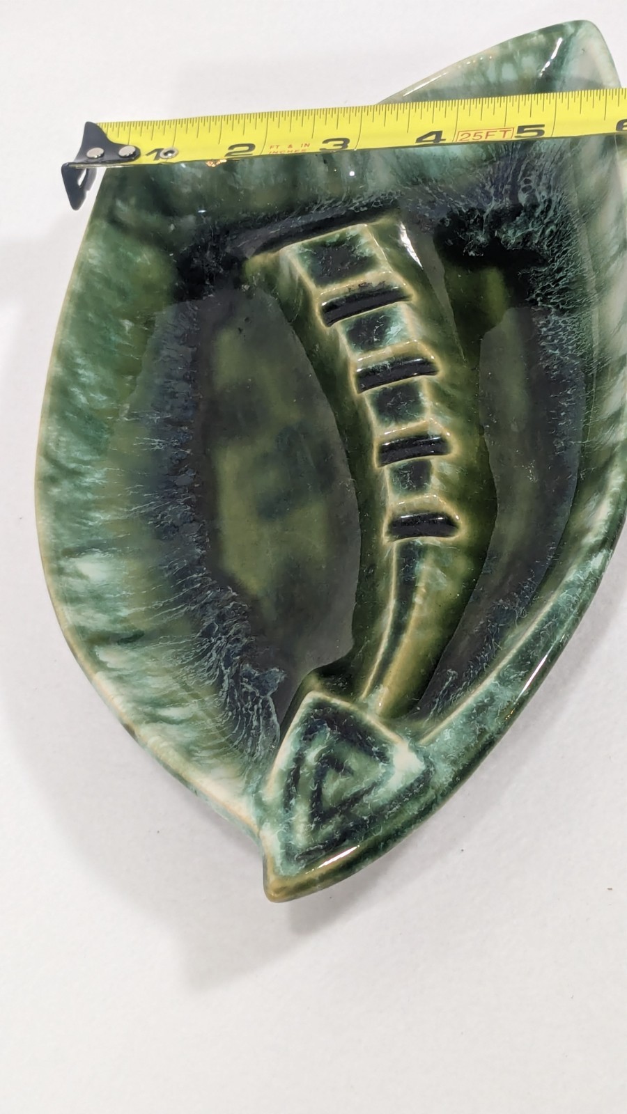 mccoy pottery ashtray mid century modern footed green leaf arrow USA vintage