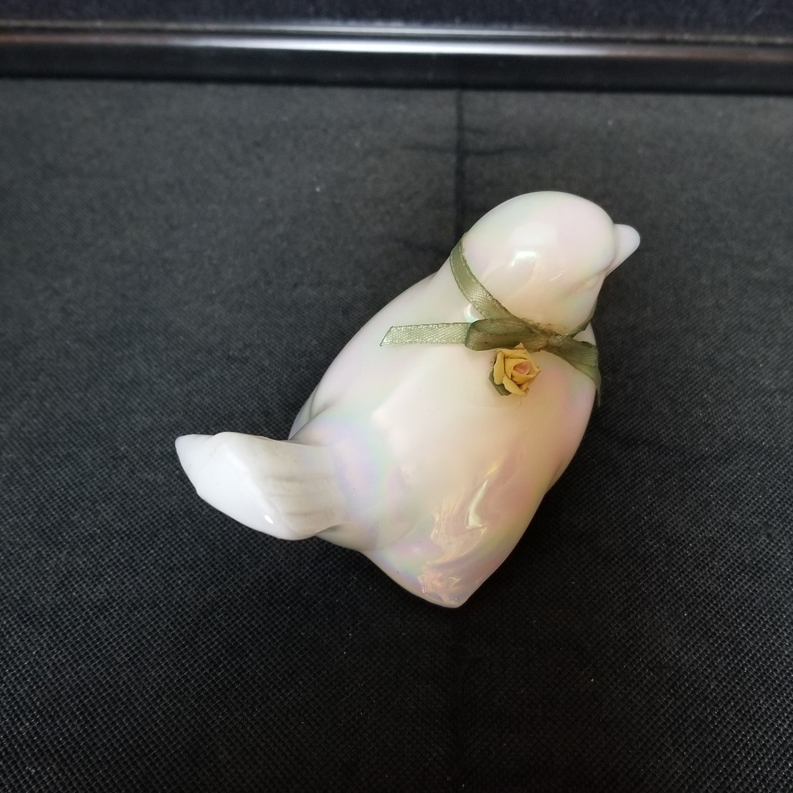 Vtg Fenton White Sparrow Bird Opalescent Iridescent Art Glass Figurine 4.5″
