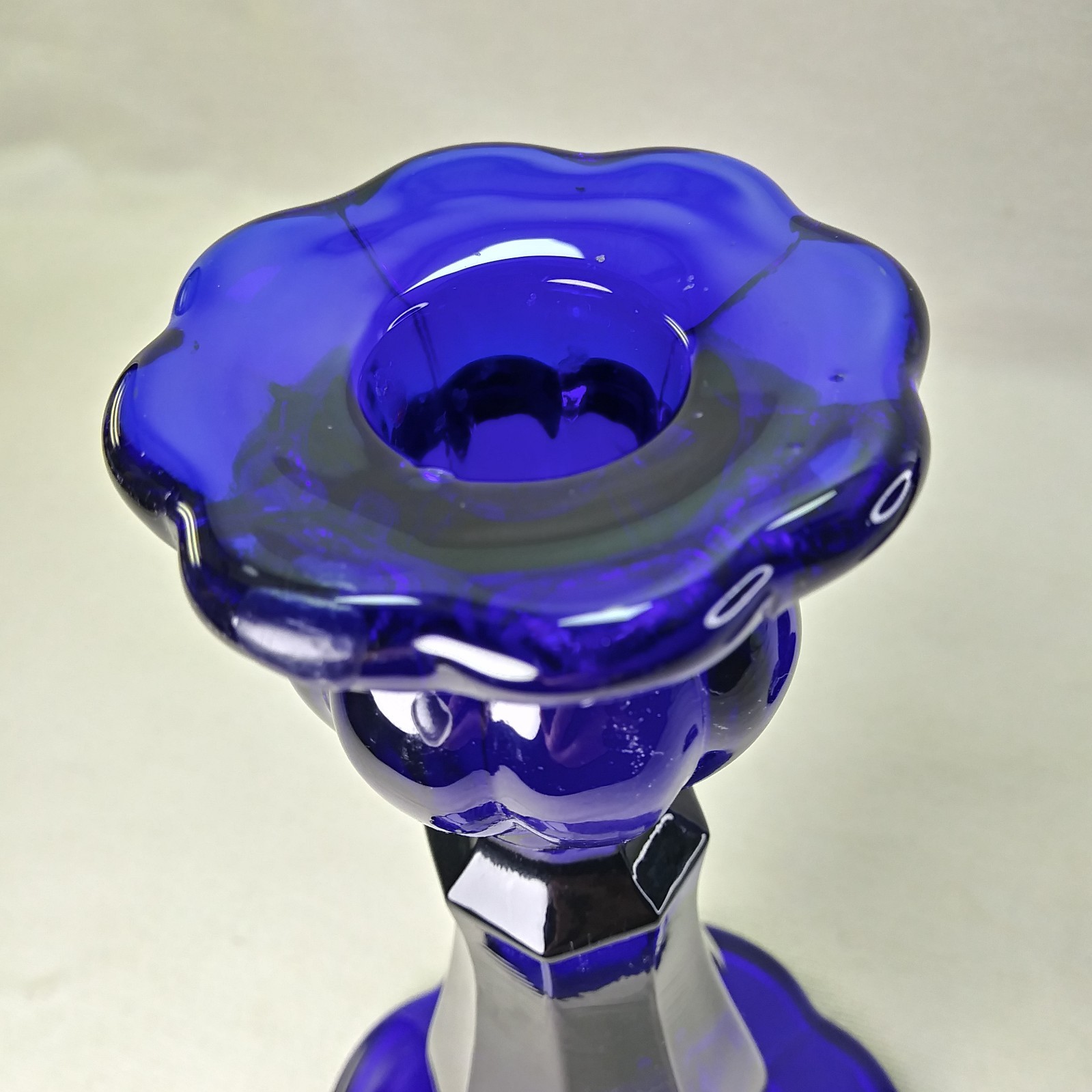 Pair Vintage Fenton Dark Cobalt Blue Glass Candlesticks 8″ Fluted Scalloped Base