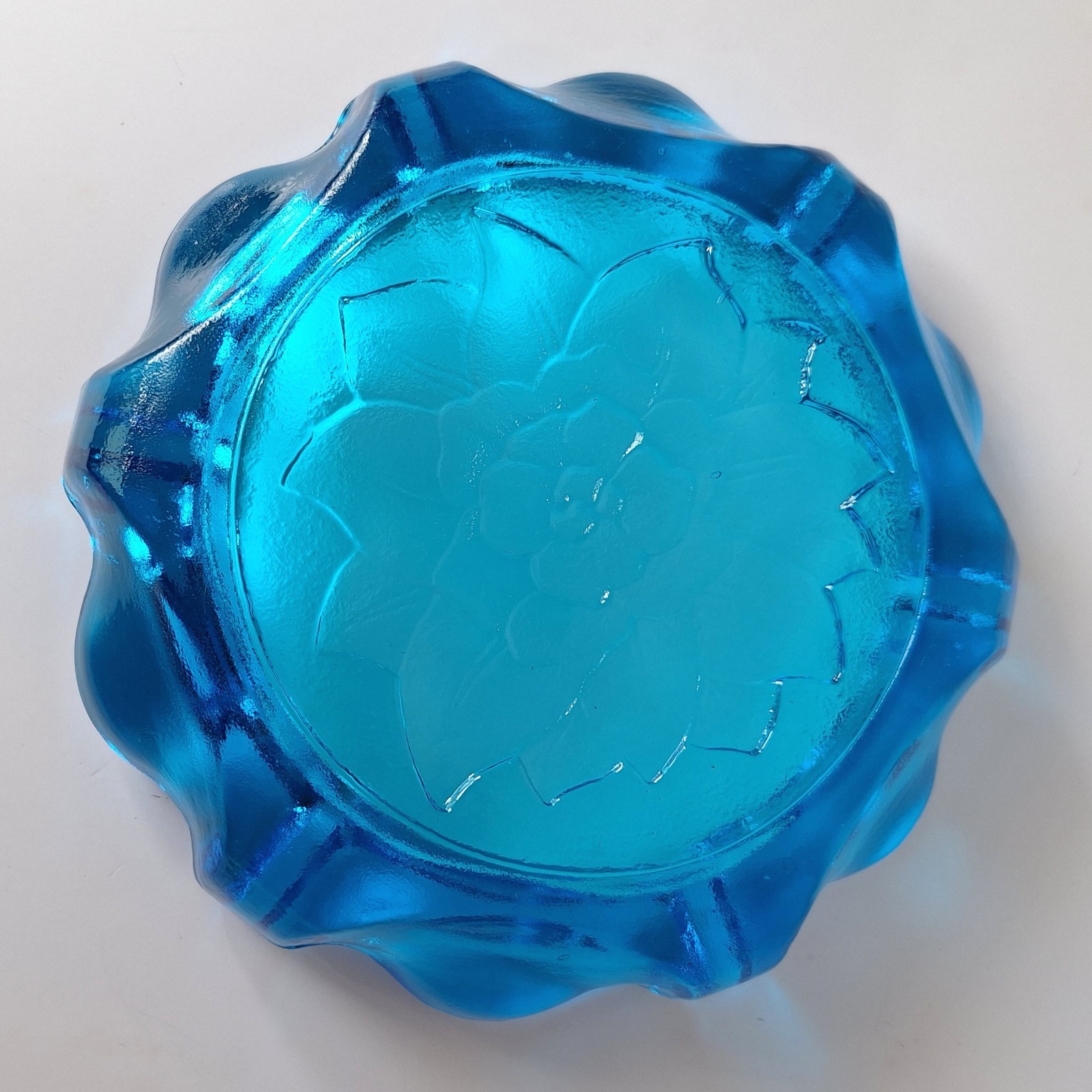 Vintage Tiara Indiana Glass 1977 Horizon Blue Lotus Ashtray Large 9 1/2″ MINT