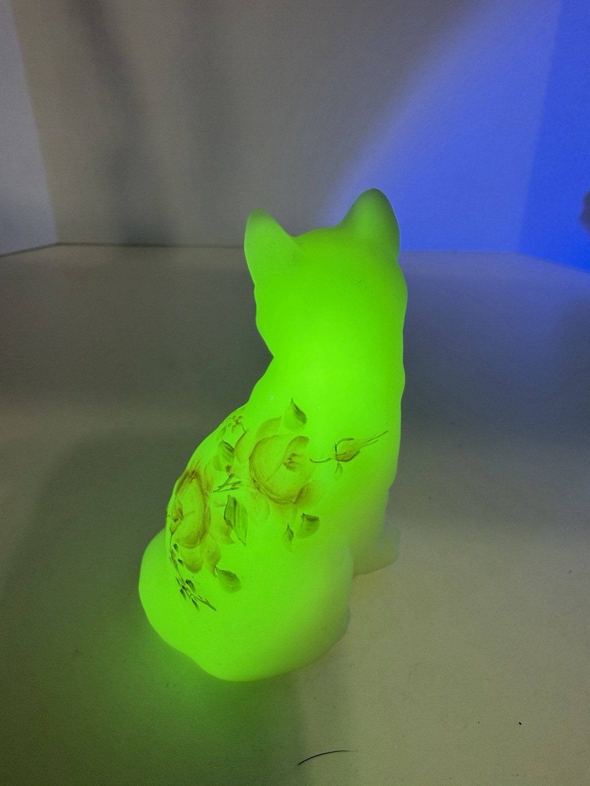 Vintage Fenton Sitting Cat Kitten Satin Custard Glass Uranium Hand Painted