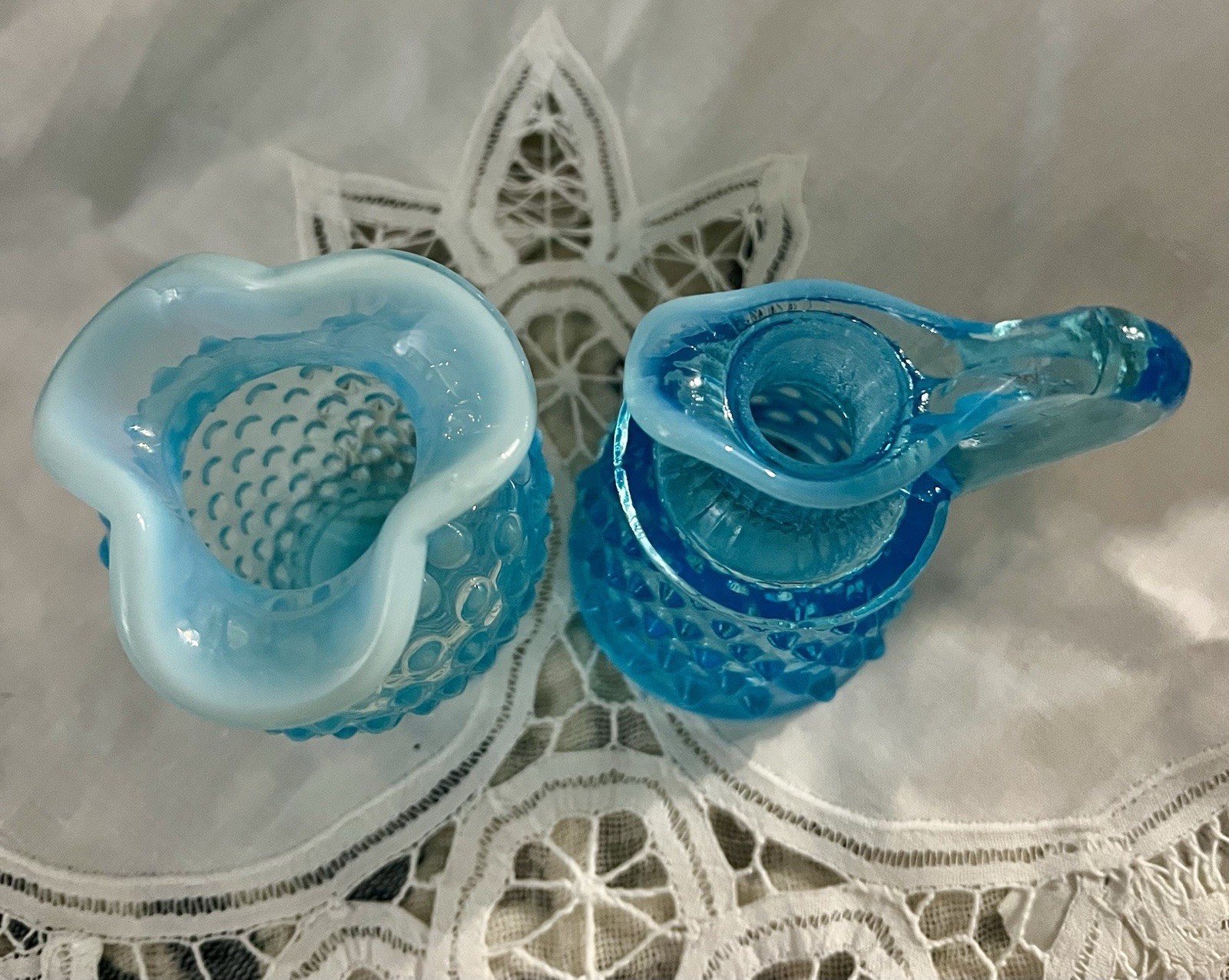 Vtg 3.5″ Fenton Glass Aqua Blue Opalescent Hobnail Ruffled Edge Bud Vase & Cruet