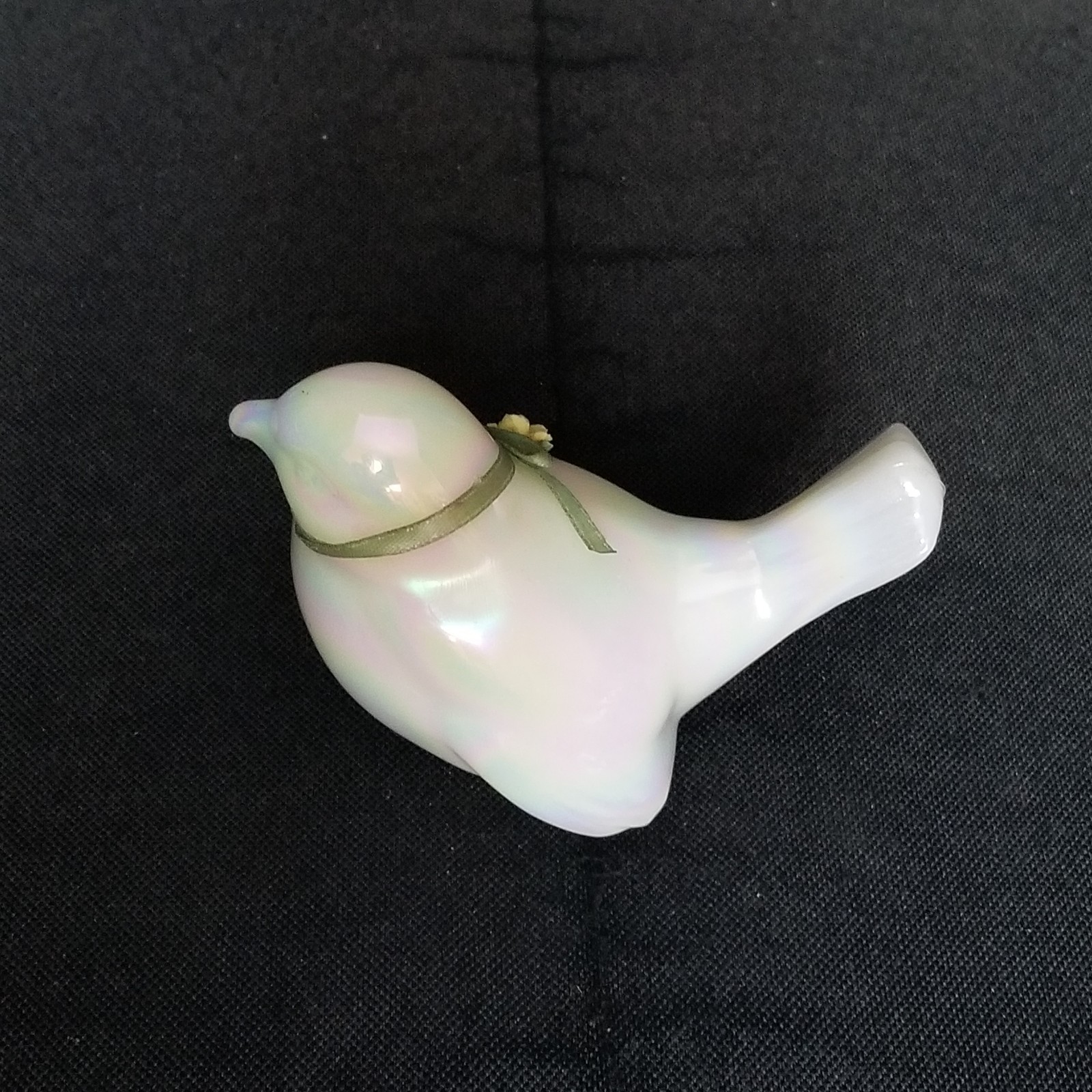 Vtg Fenton White Sparrow Bird Opalescent Iridescent Art Glass Figurine 4.5″