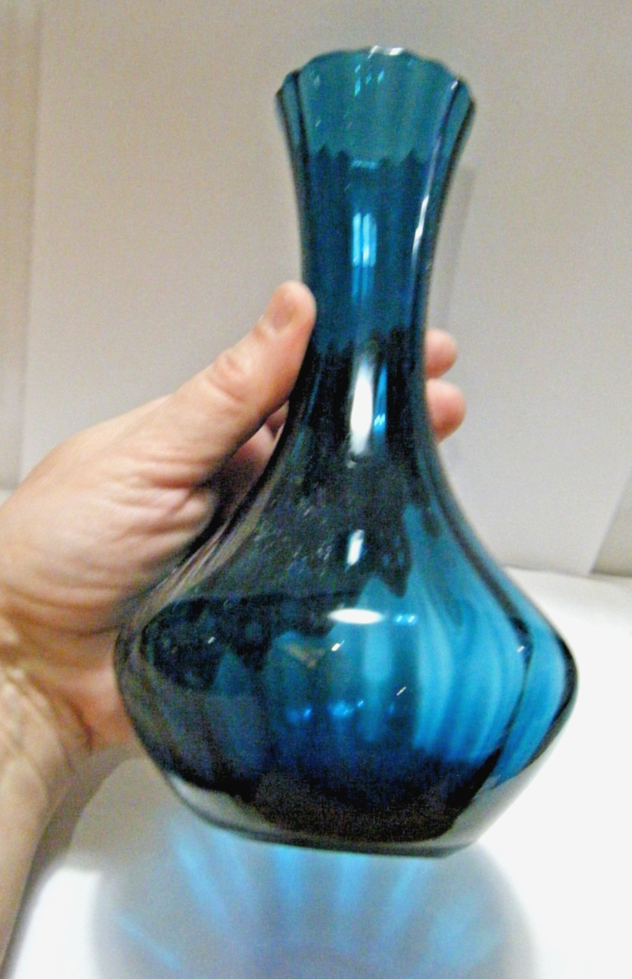 Vintage 60s MCM Glass 8″ Vase Ribbed Optic Peacock Blue L.E. Smith Empoli