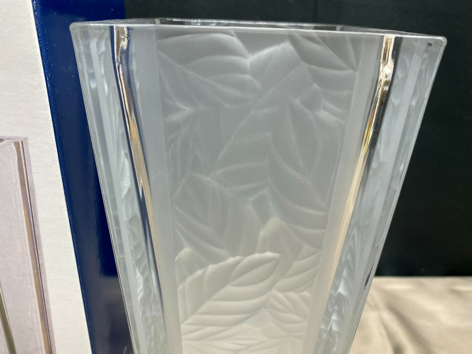 Mikasa “GARDEN SPLENDOR” Crystal Vase ~ 4″ Opening ~ 9 1/2″ Tall