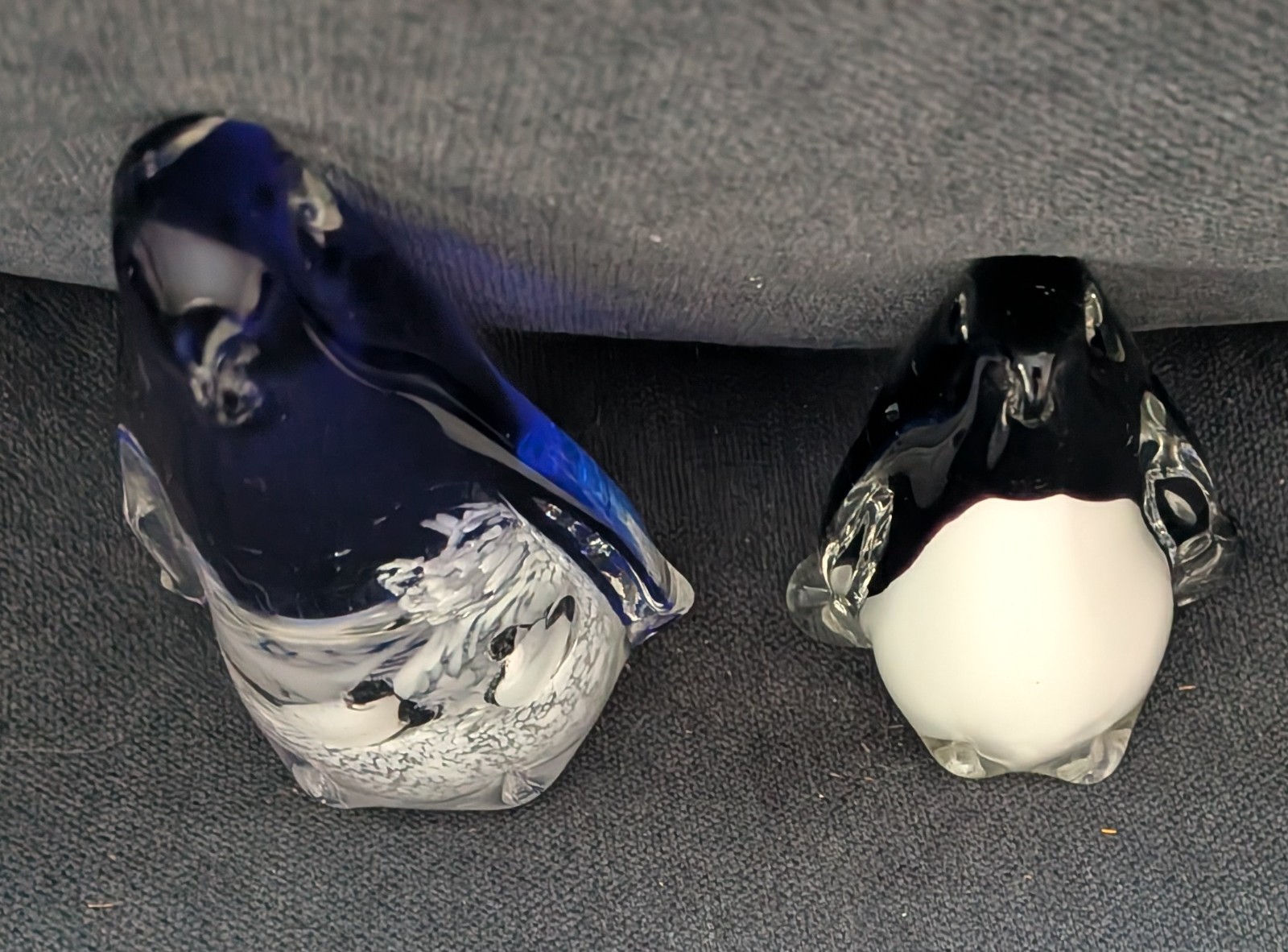 Cobalt Blue Art Glass Mother Penguin w/ Babies Figurine Paperweight 5.5″