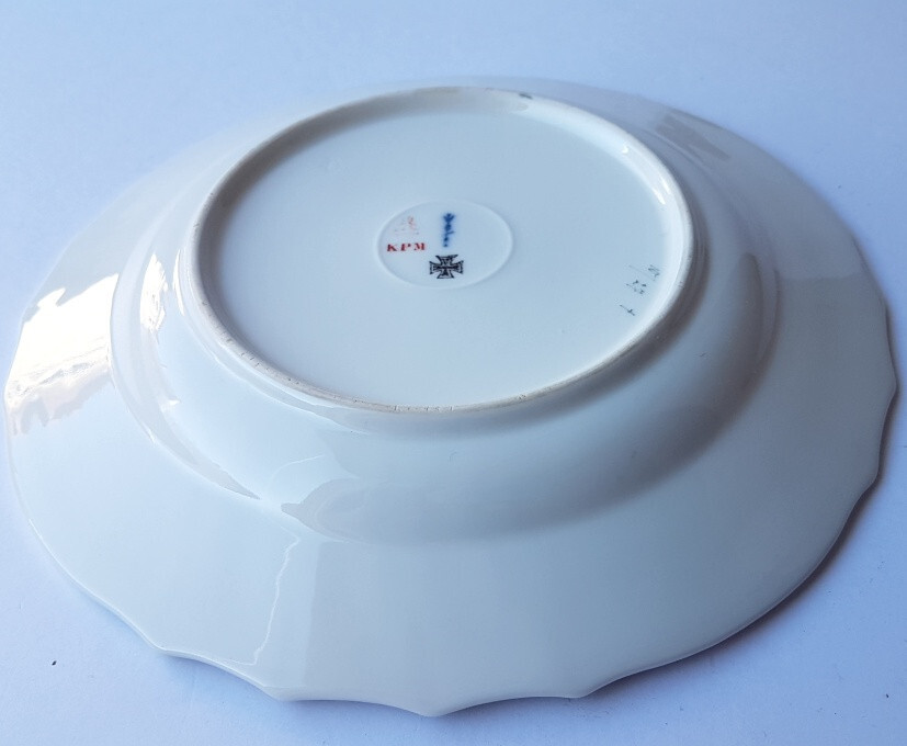 KPM Porcelain Plate Neuosier Sceptre Brand Iron Cross 1. Choice um1916 K483