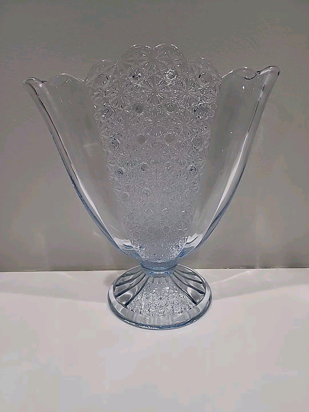 Fenton Glass LIGHT BLUE Daisy Button Fan Vase ~ HARD TO FIND ~ MINT!