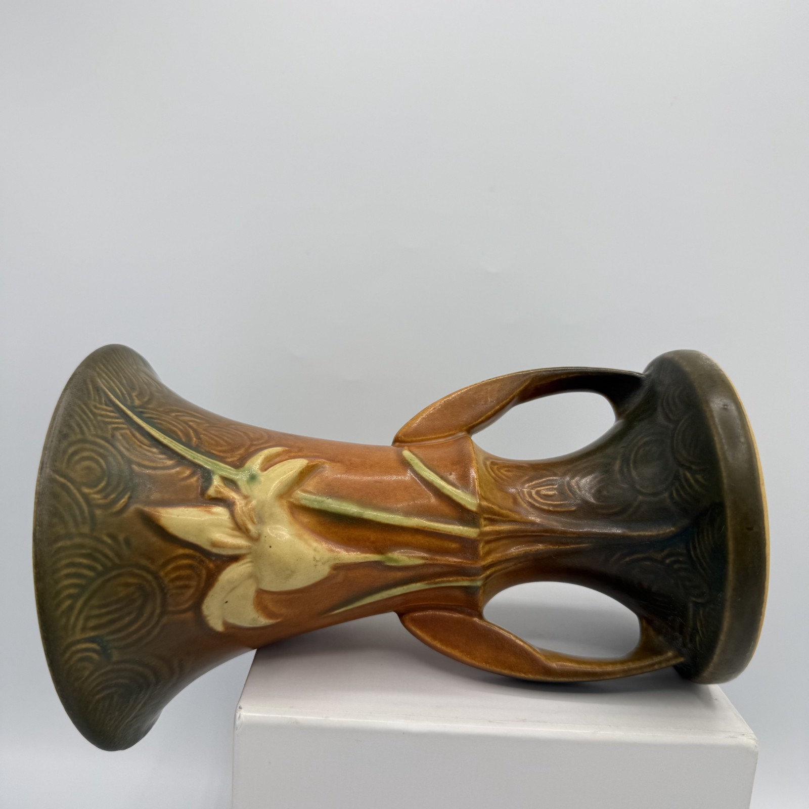Roseville Pottery 1946 Zephyr Lily Double Handle Vase No. 132-7 – Perfect!