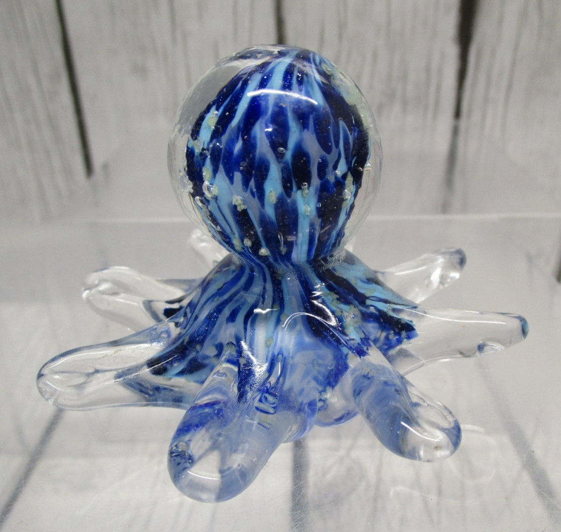 Dynasty Gallery Blue Art Glass Octopus Glow In The Dark 2″ x 3″