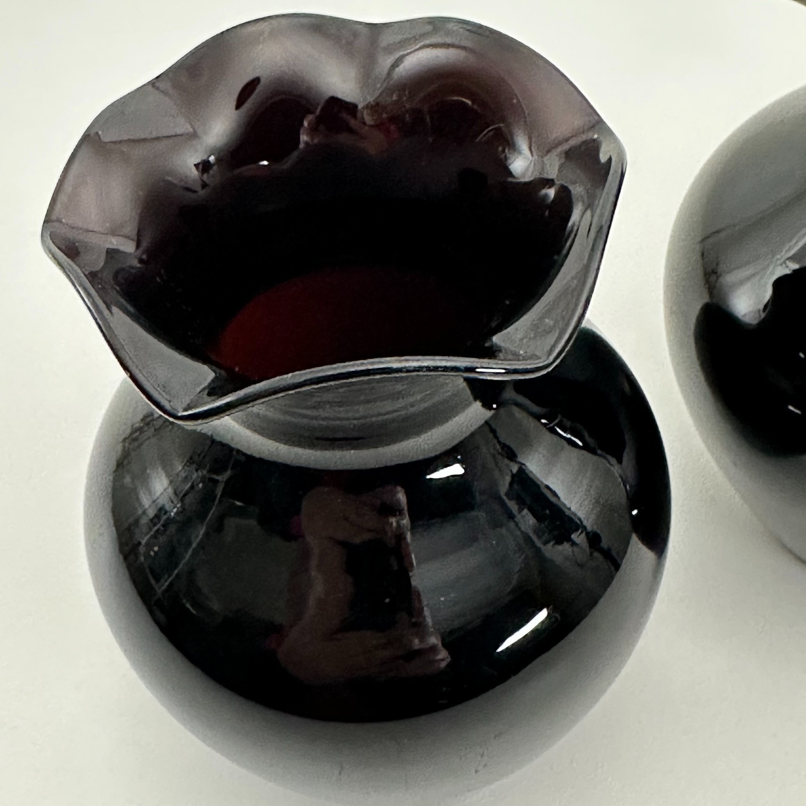 Black Amethyst Scalloped Edge Top Vase 4.5”