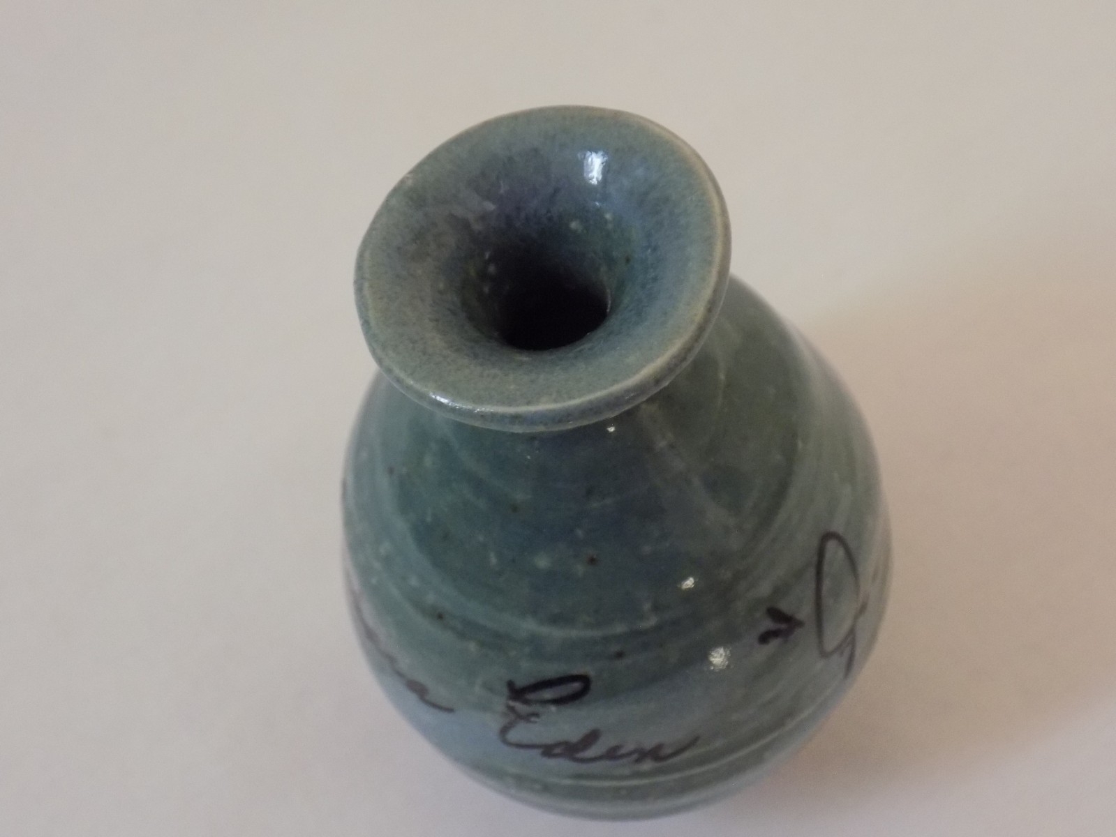 Vintage 2001 Whitefish Pottery Barbara Eden/”Jeannie” 2 7/8″ Pottery Vase