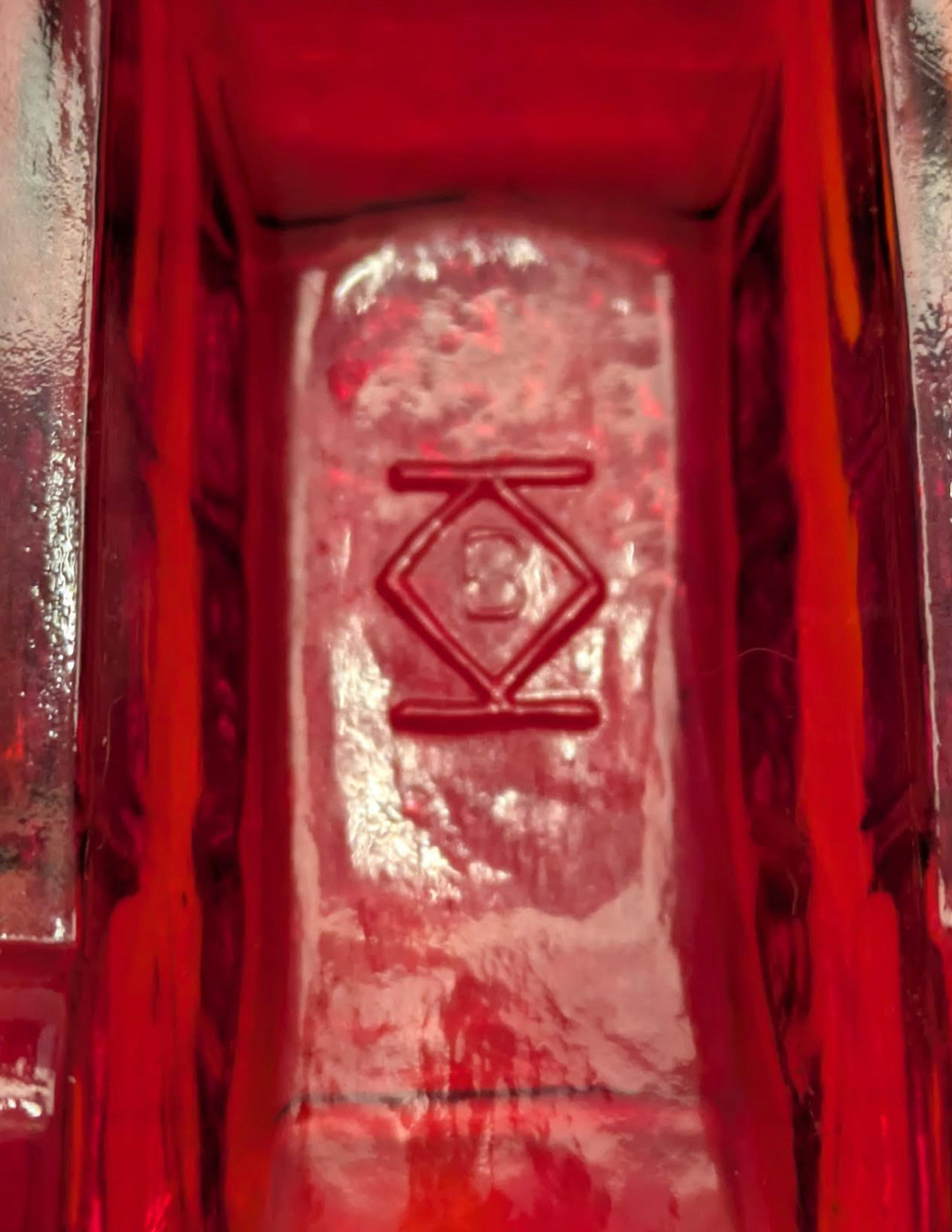 Boyd glass Tucker Cardinal Red – GLOWS