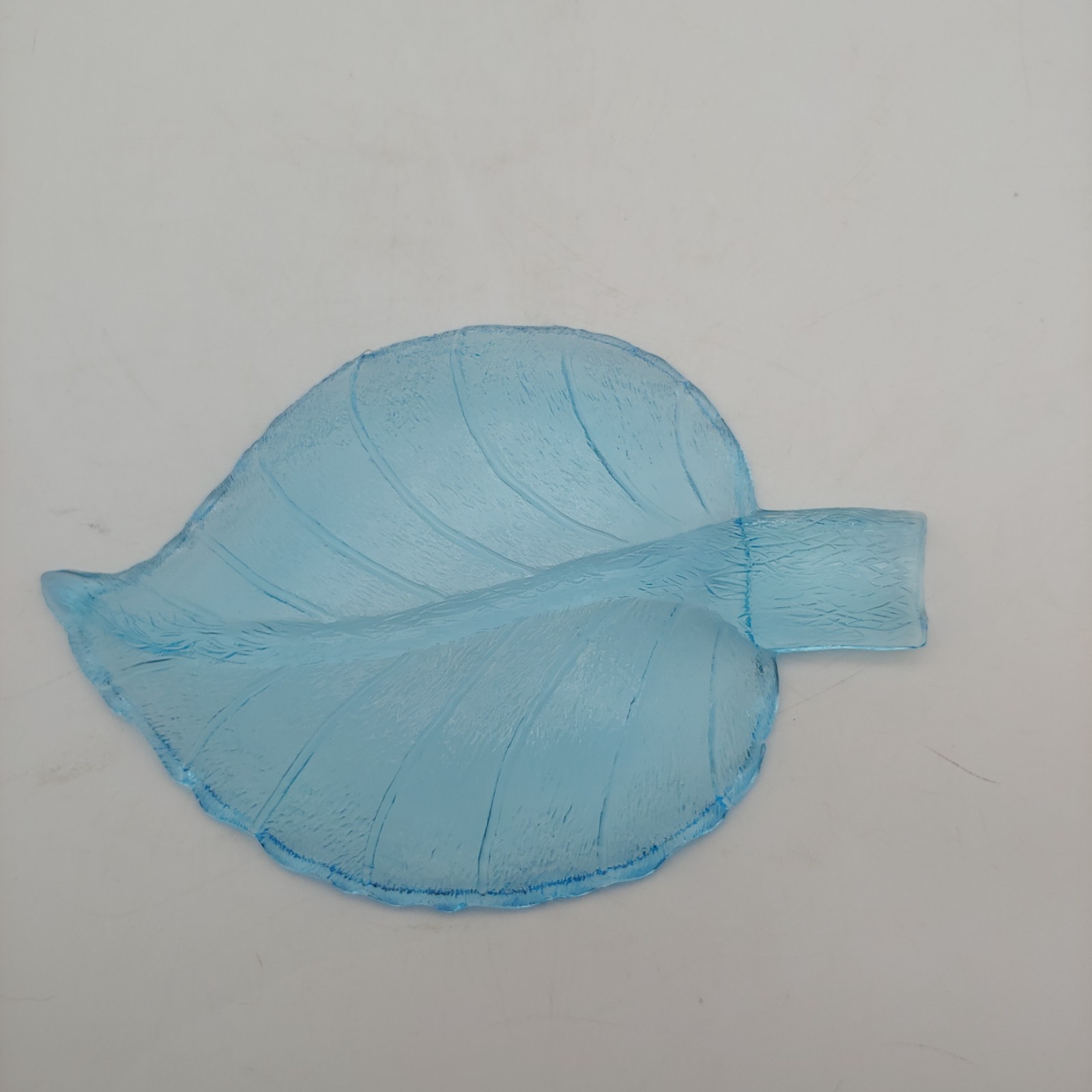 L.G. Wright Leaf Shaped Glass Ashtray – 6″ vtg 1970s Bright Aqua Blue