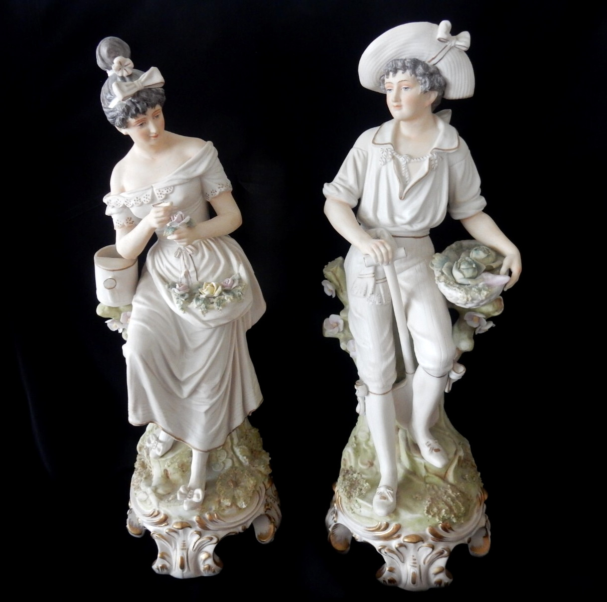 KALK PORCELAIN 16″ MALE AND FEMALE GARDENER STATUES ( CROSS ARROW # S8632)