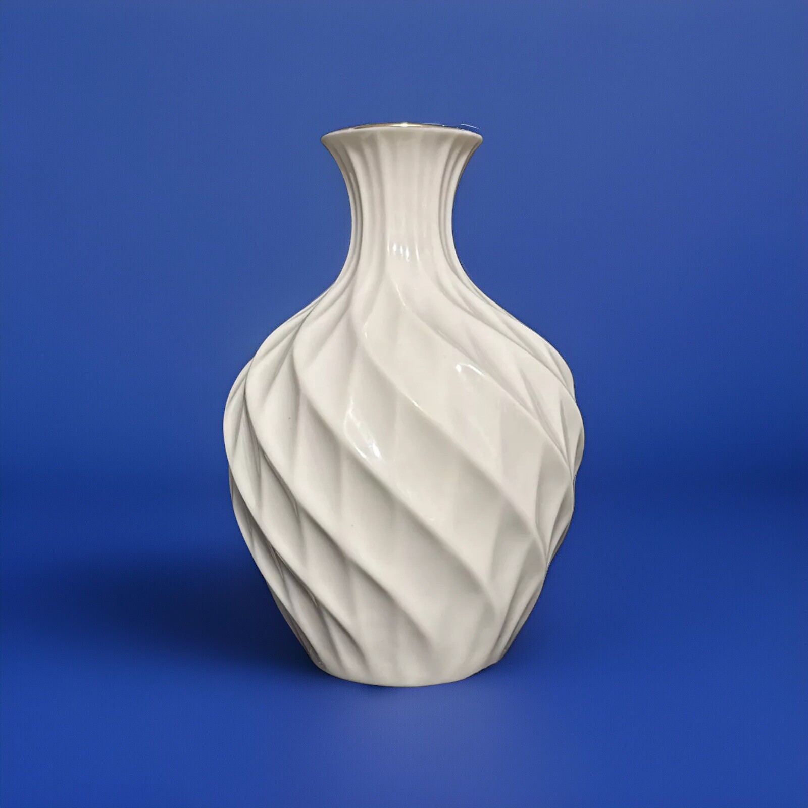 6”Lennox Richmond swirl Porcelain Bud Vase With Gold Rim