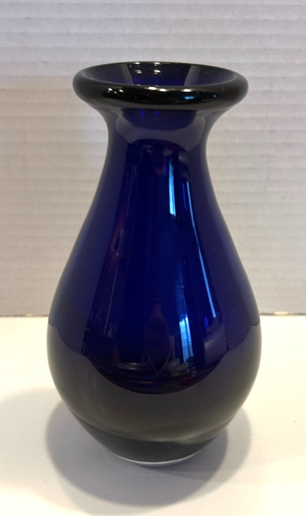 Vintage Cobalt Blue Hand Blown Glass Vase 6 1/2 inches tall EUC!