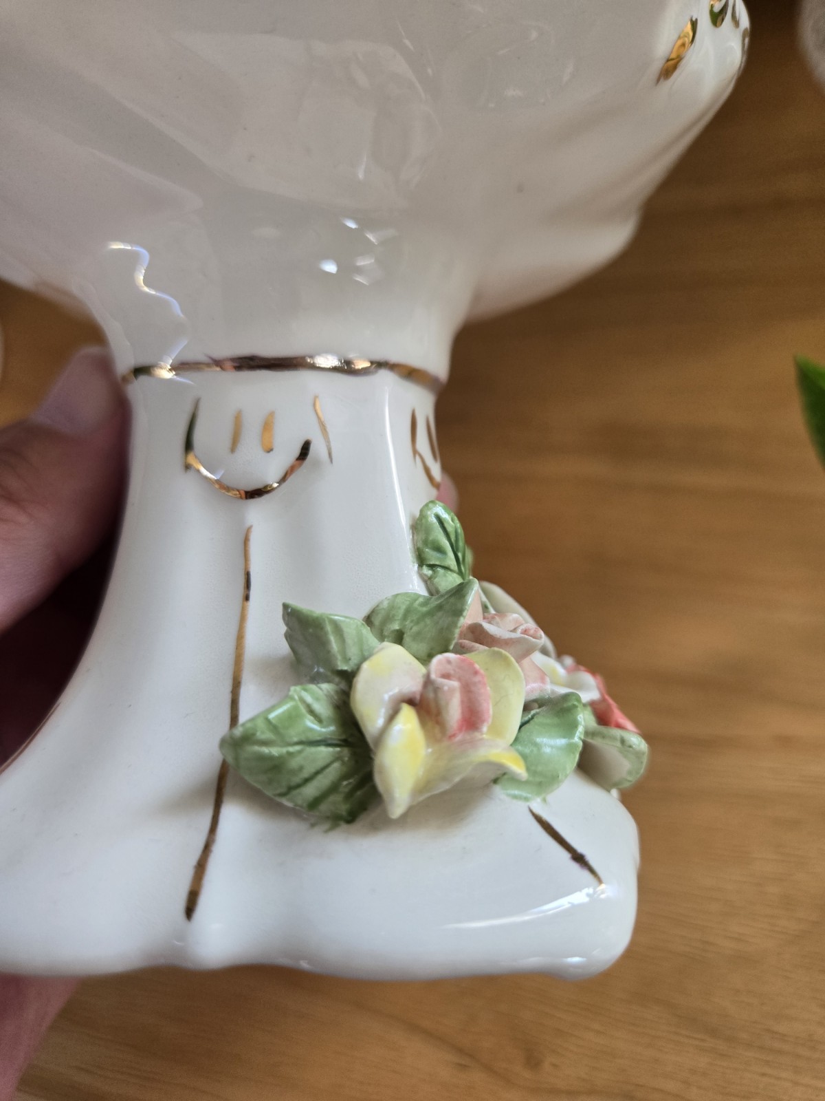 McCoy Vintage Bird Bath featurimg 3D Floral Details and Two Bluebirds