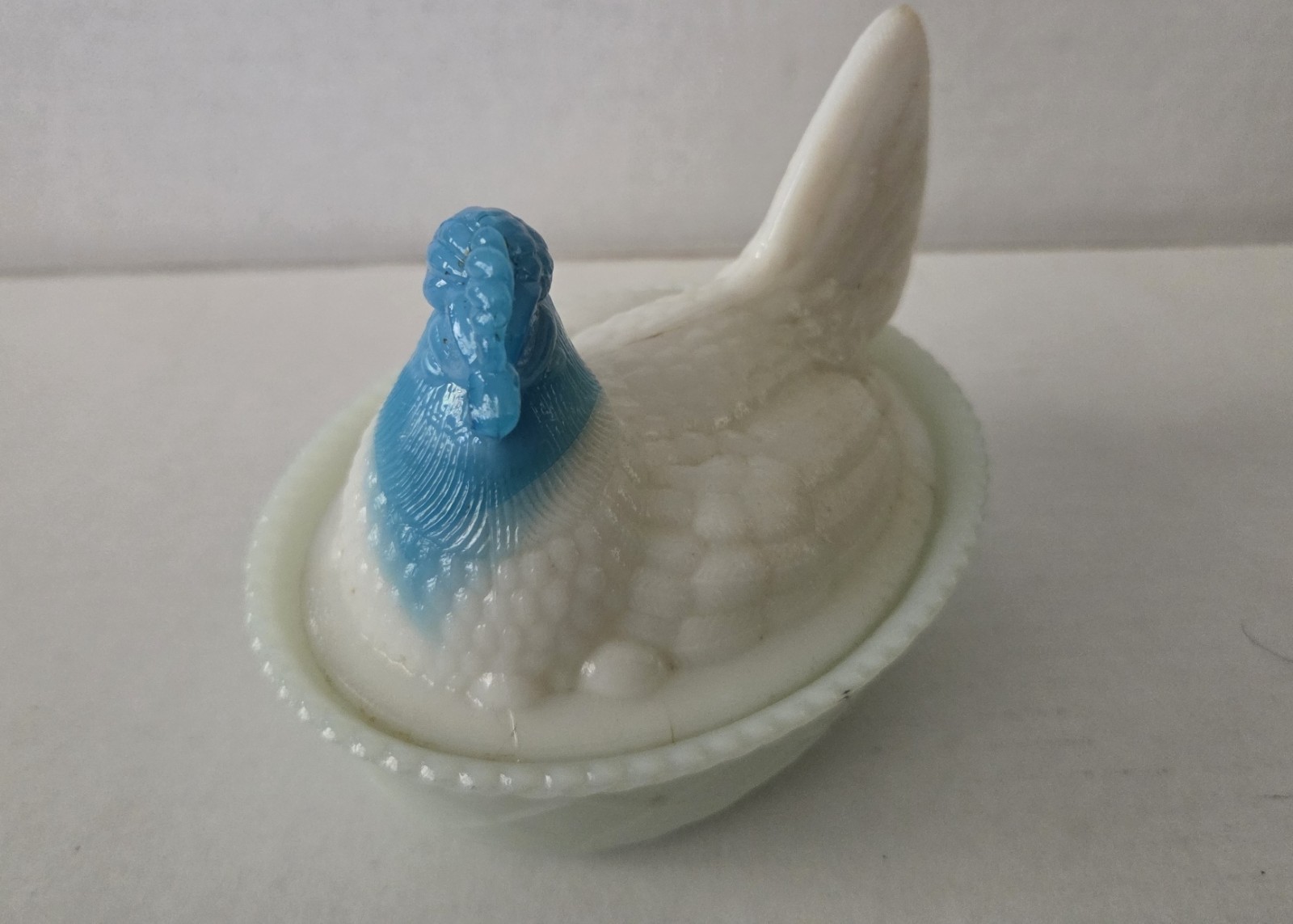 Westmoreland Hen Rooster On Nest blue head white nest Glass 5.5” great condition