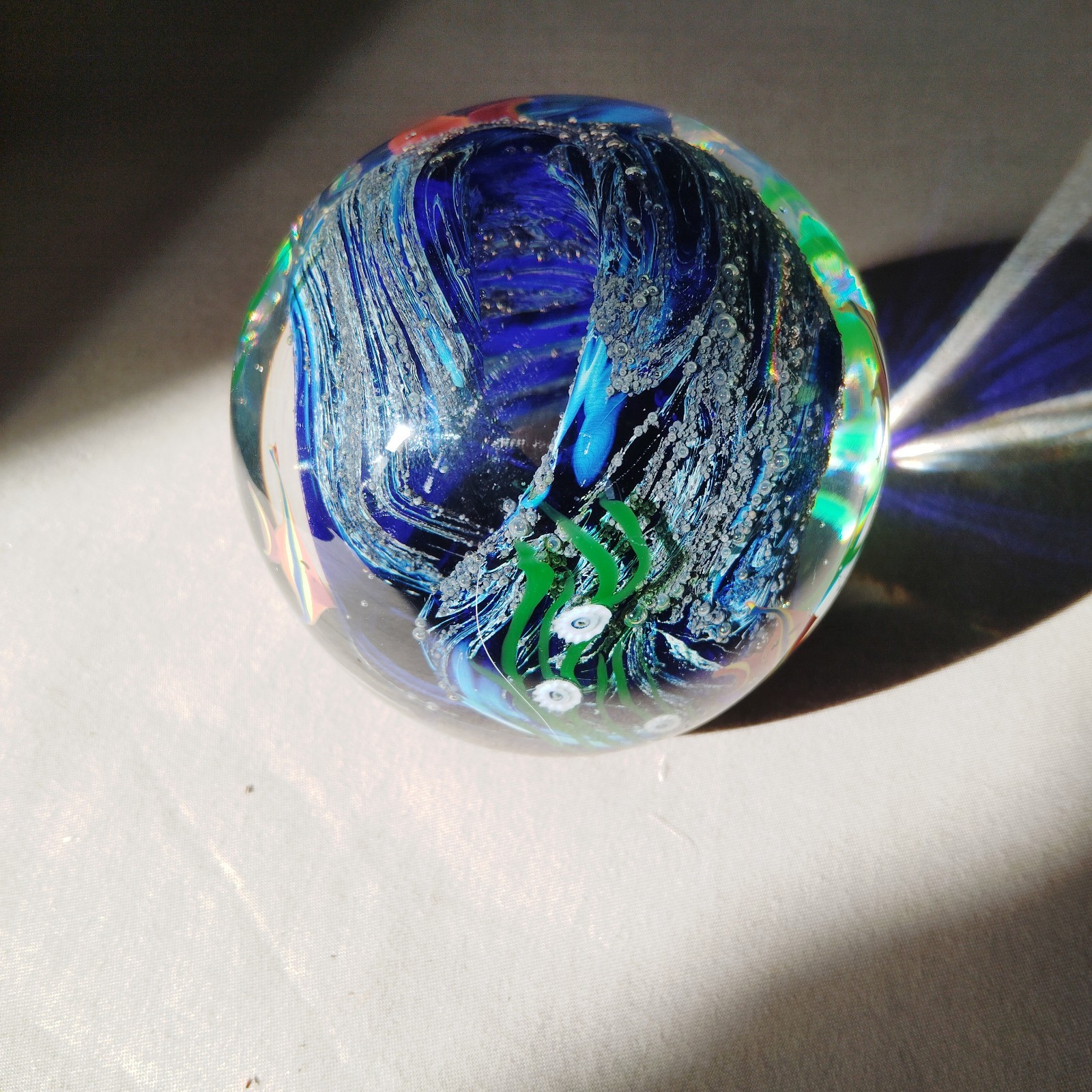 Vintage Signed Zellique Studios Art Glass Paperweight Ocean Aquarium Scene