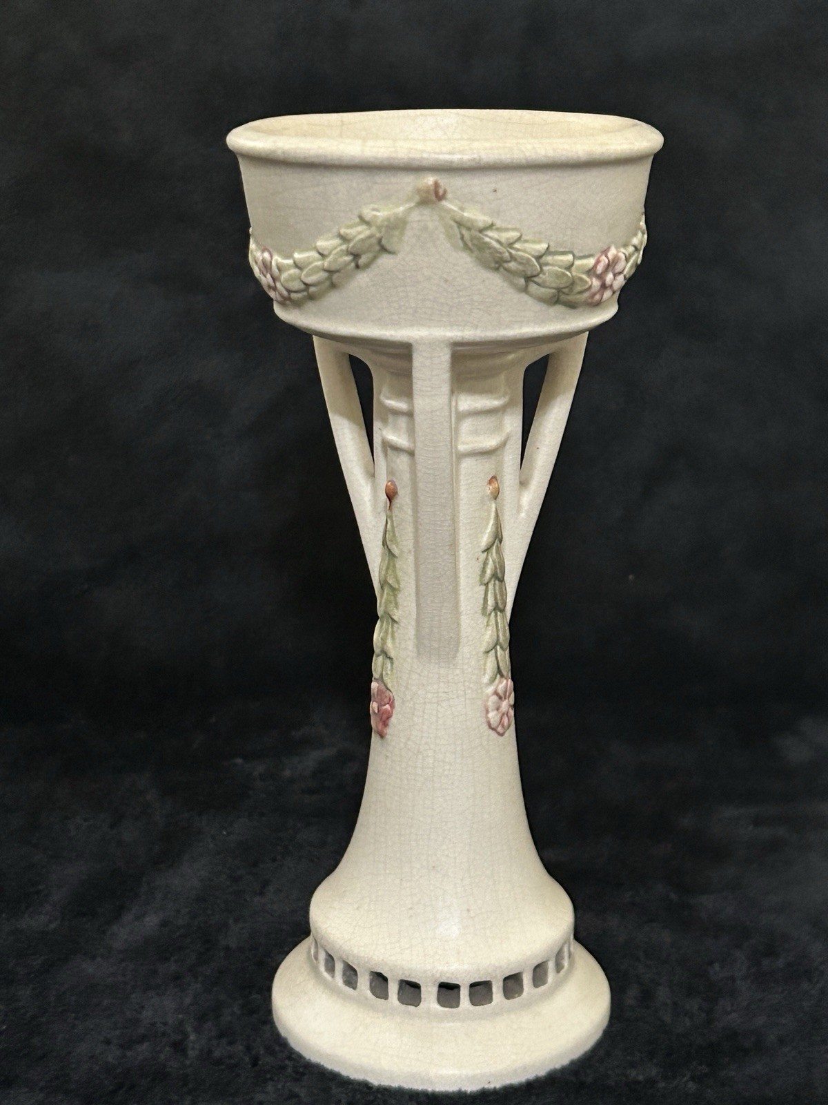WELLER POTTERY RETICULATED COMPORT VASE IN THE ROMA PATTERN 1914-1920 – SIGNED