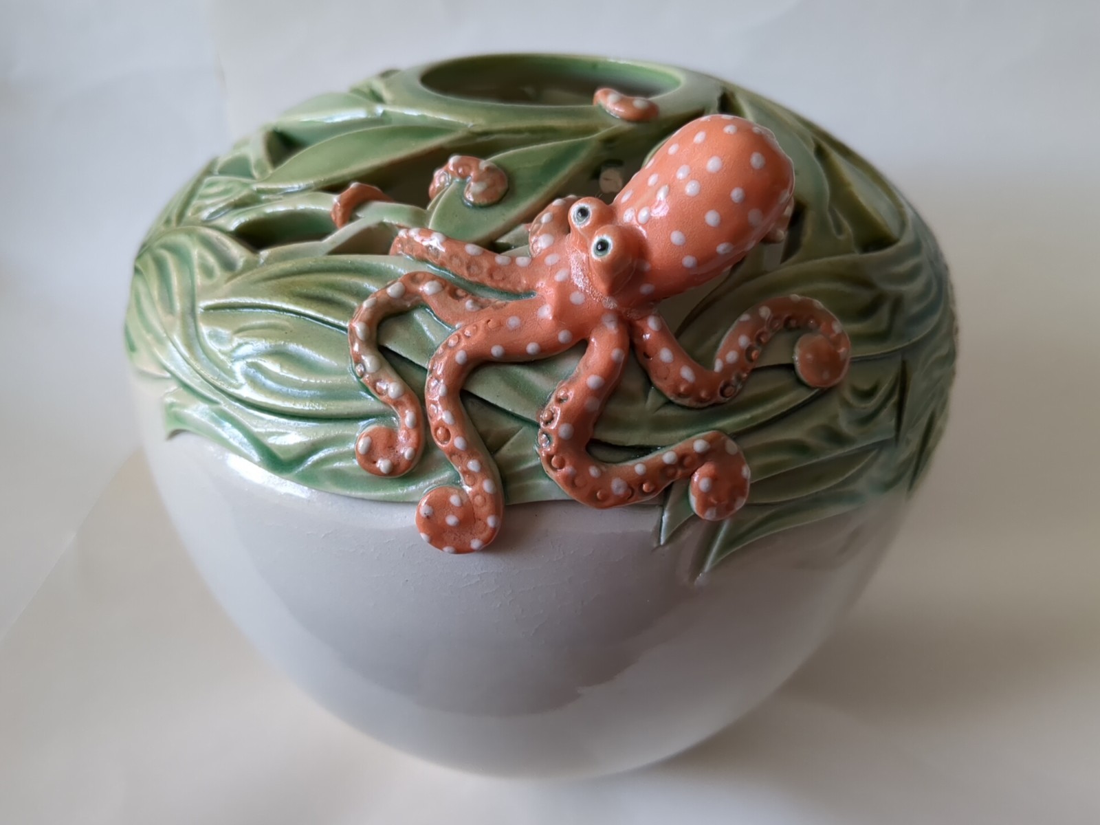 Cindy Searles Octopus Cut Vase Pottery 3D Carved signed Vtg WITH CHIP ( Read)