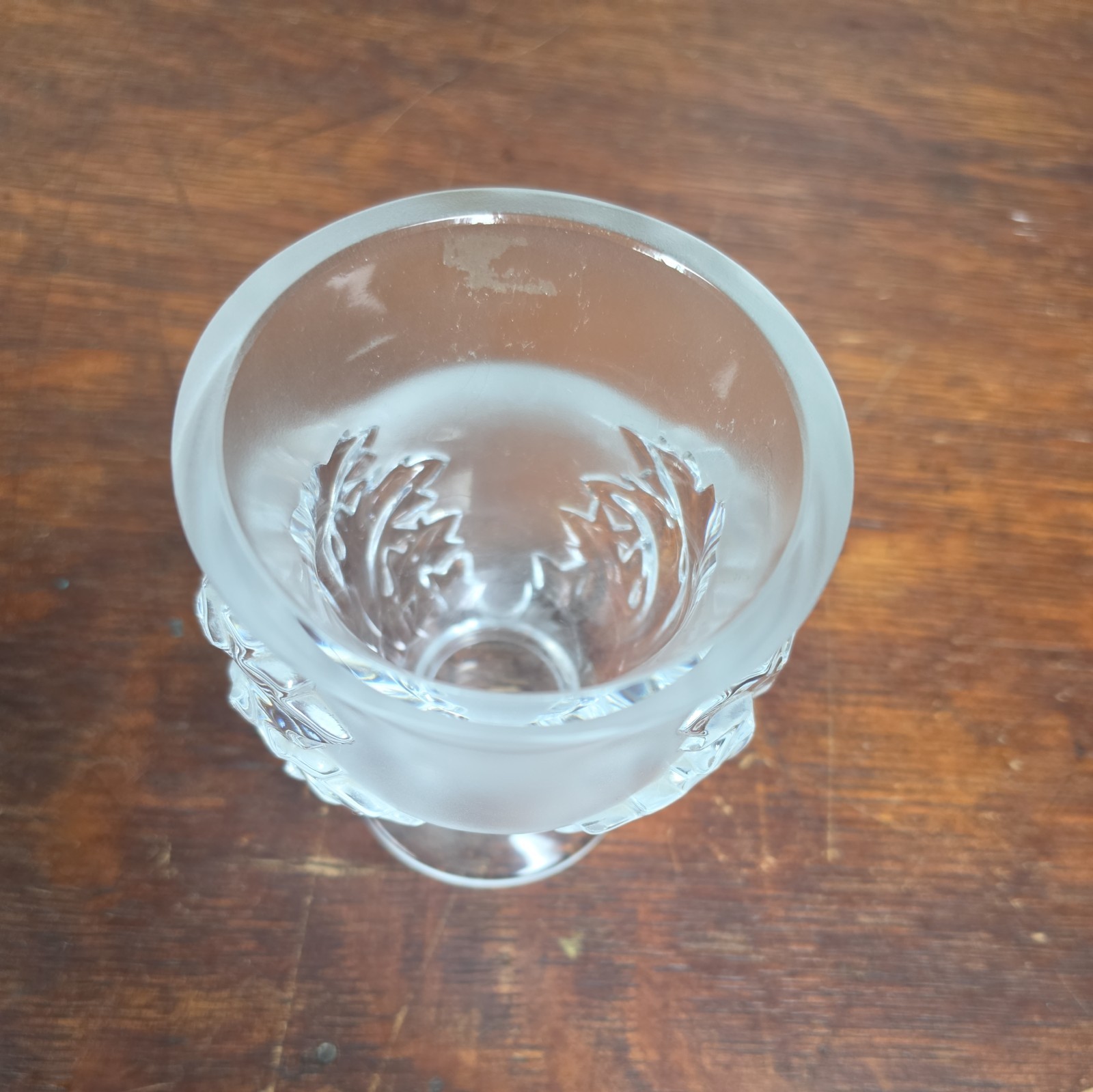 LALIQUE France ST. CLOUD CRYSTAL Frosted Vase With ACANTHOS Leaves Signed 4.5″