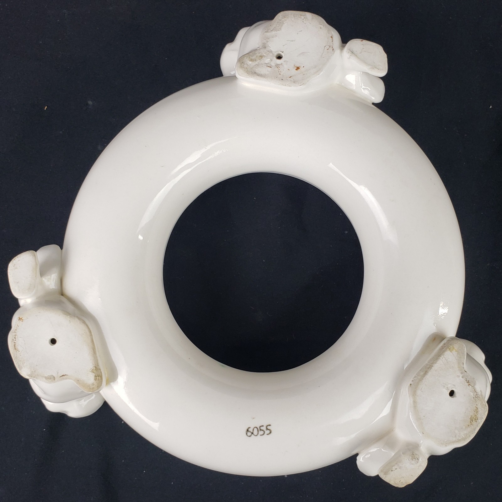 Lefton 6055 Baroque White Ceramic Putti Cherub Pansey Flower Frog Ring