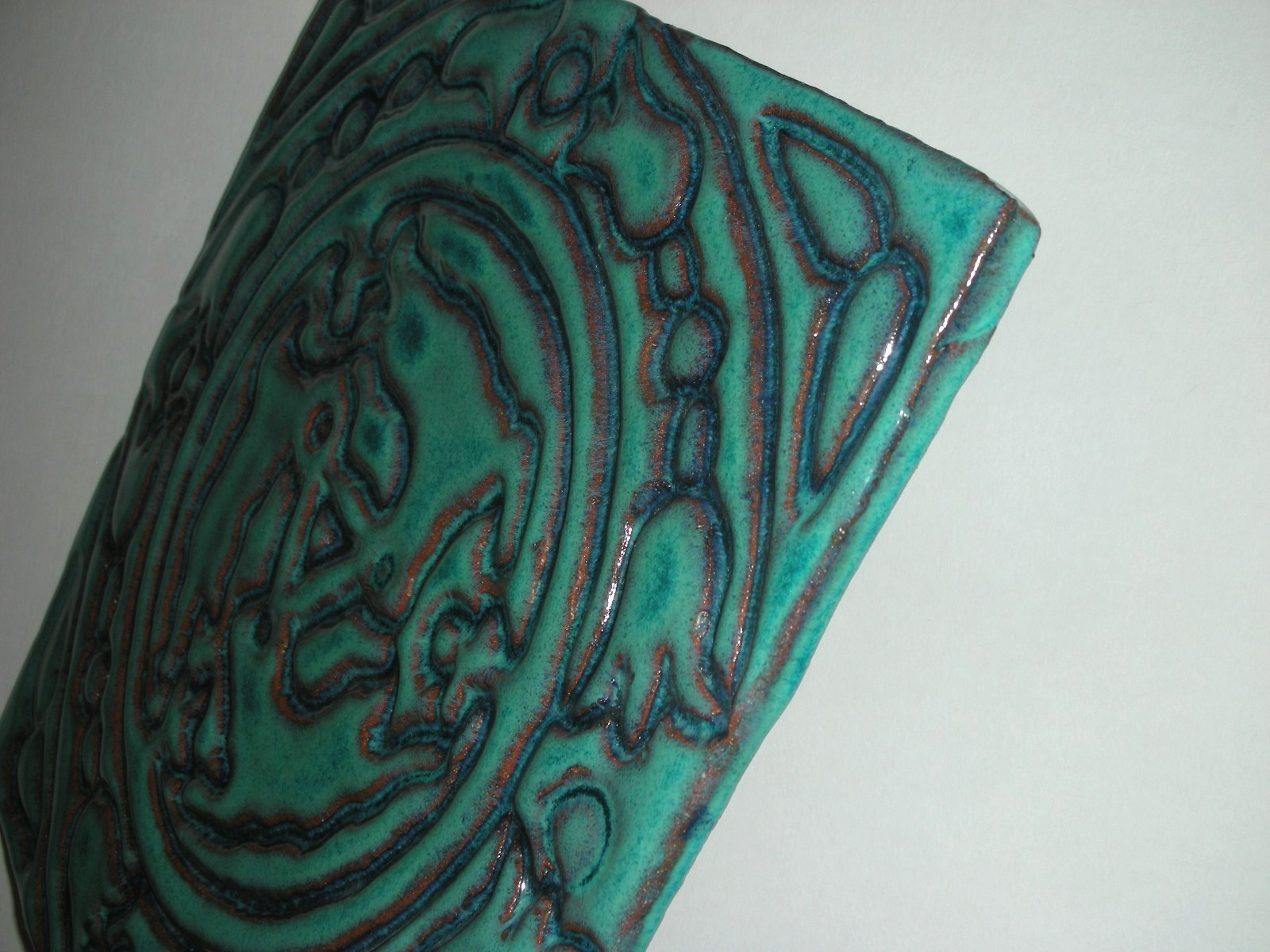Clay Rat Studio by Eric Boynton Large Wall Tile – Three Hares Motif – 11.5×11.5″