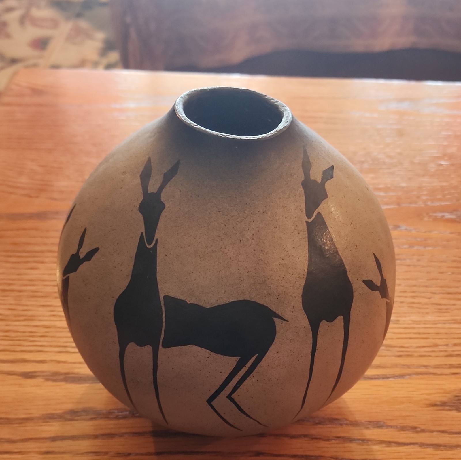 Arturo Ramirez Signed 1989 Los Lunas NM Pottery Vase Gray/Black Deer Animal