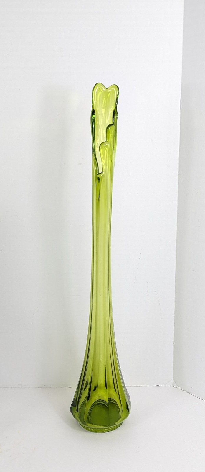 LE Smith Green Swung Vase Mid Century 20.5″ Tall Vintage 1960’s