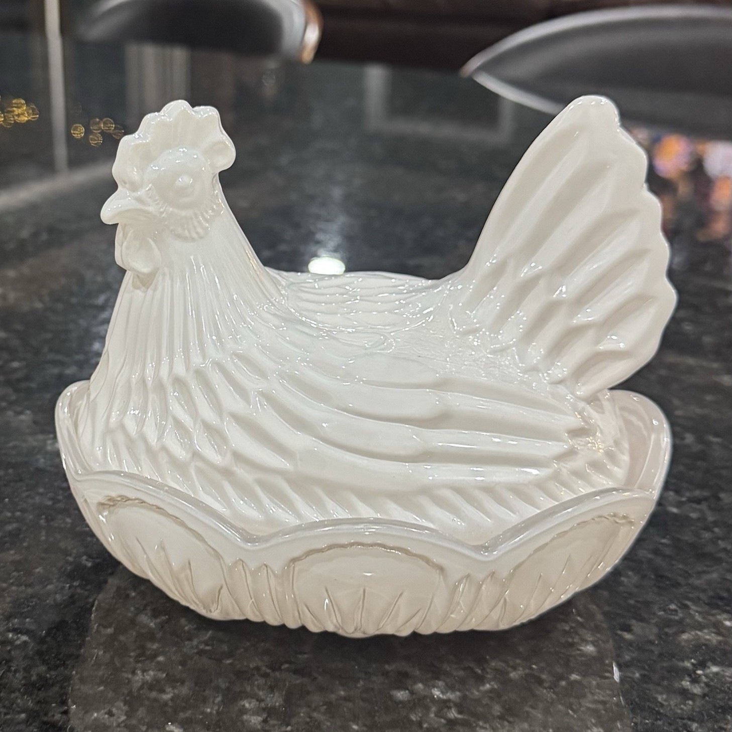 White Ceramic Glossy Hen on a Nest Figurine Decorative Roosters & Chickens
