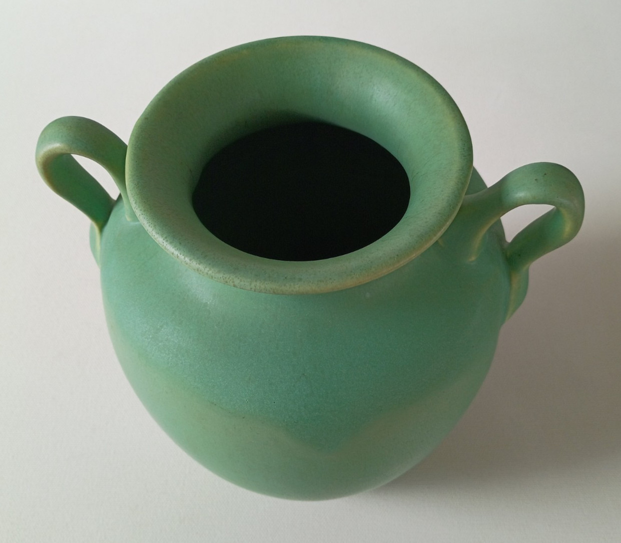 AMERICAN ARTS & CRAFTS MATTE GREEN TWO HANDLE 8″ VASE