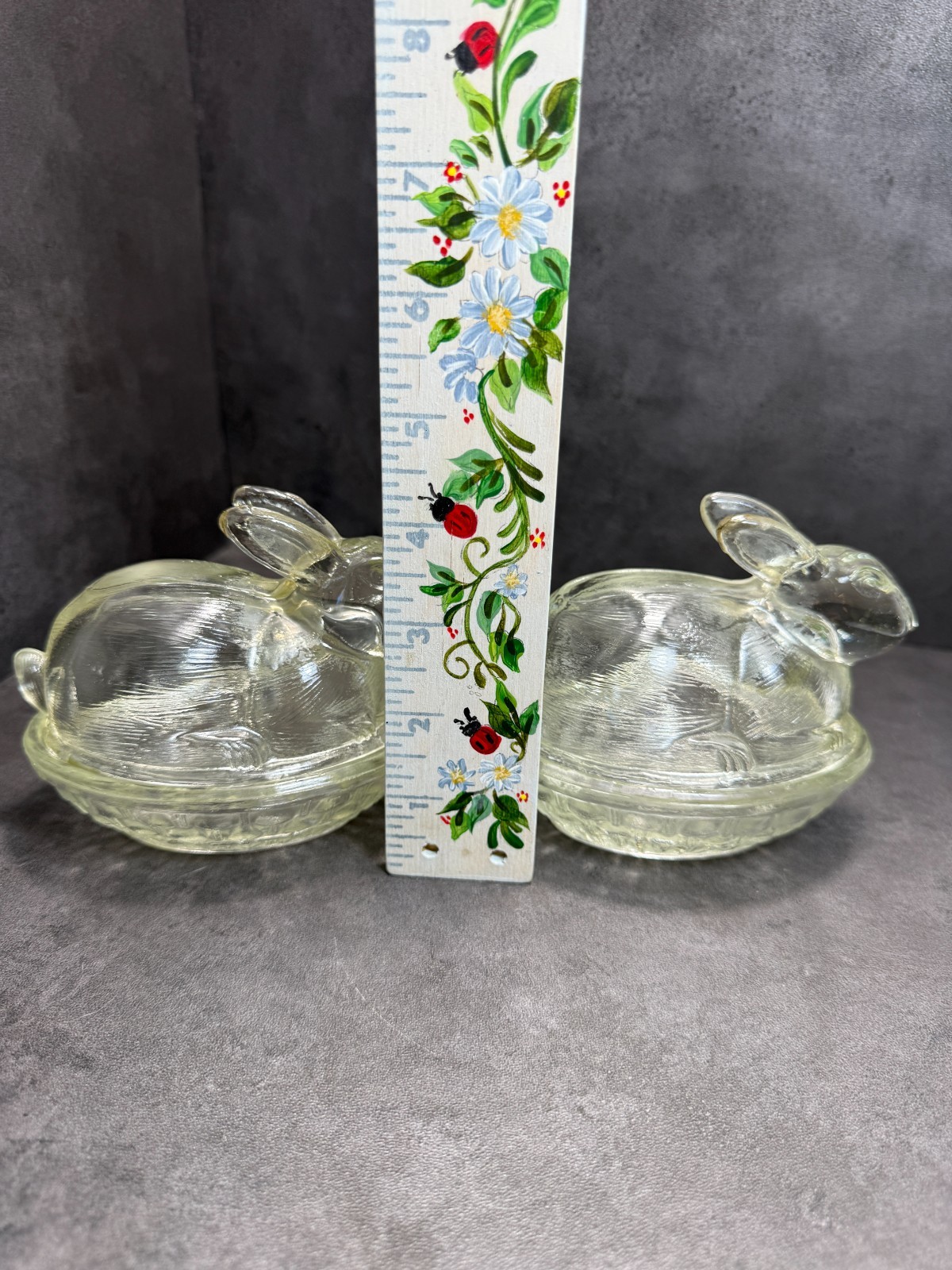 Mosser Glass USA – Bunny on Basket/Nest -Clear 4.5″ X 4.5″