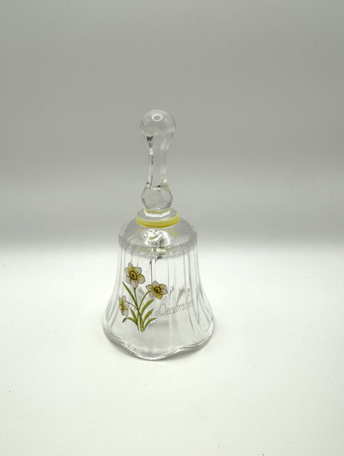 Vintage Fenton Glass Bell with Daffodil Flowers- December Hand-Painted 4.5″ Tall