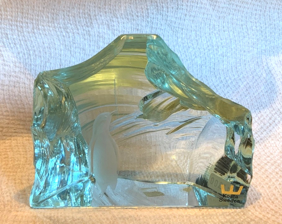 Vintage – Kosta Boda Vicke Lindestrand Iceberg Series Paperweight w/ Penguin