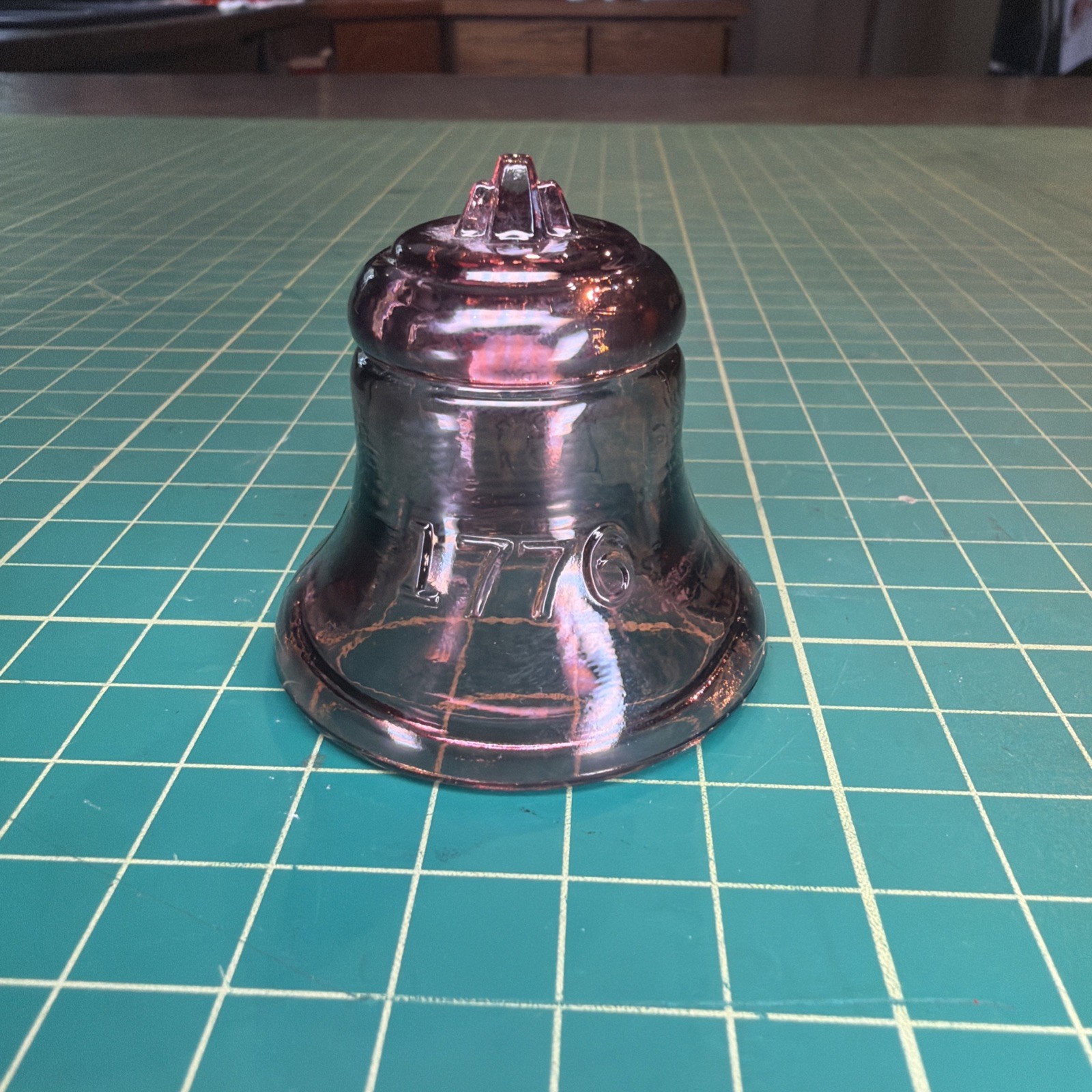 Degenhart Glass 1776 – 1976 Purple Amethyst Bicentennial Bell Vintage Figurine
