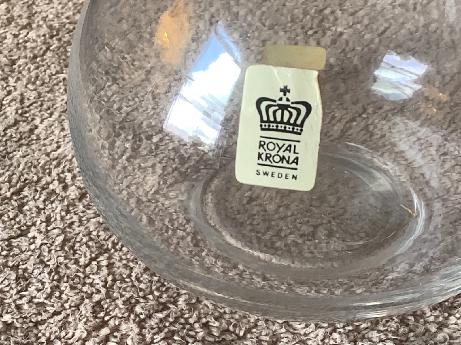 ROYAL KRONA SWEDEN GLASS 7 1/4” TALL VASE BENGT EDENFALK