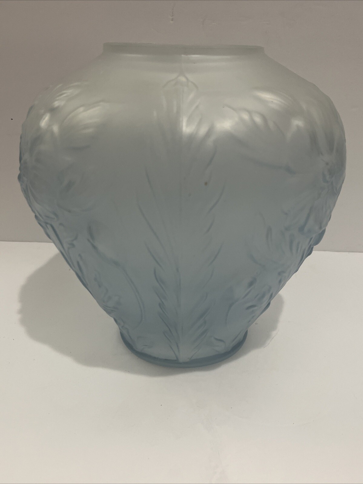 Cambridge Glass Art Hand Blown Embossed Frosted Blue Fade Satin Poppy Vase 8”