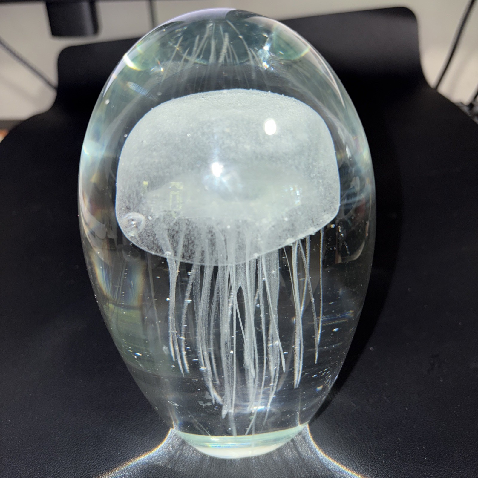 Dynasty Gallery Jellyfish Paperweight Art Glass 6-1/2″ Glow In The Dark 4lb 3″ W