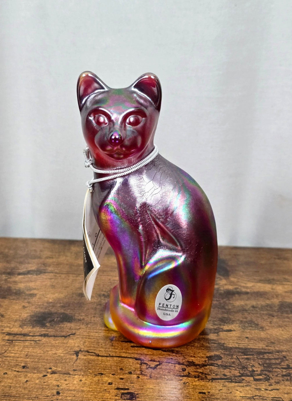 *RARE* FENTON Handmade in USA 5″ Red Iridescent Stretch Glass Cat + Tag/Sticker
