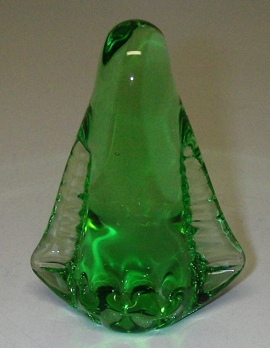 PAPERWEIGHT US Commemorative Fine Art Gallery Green Glass Figural Penguin.