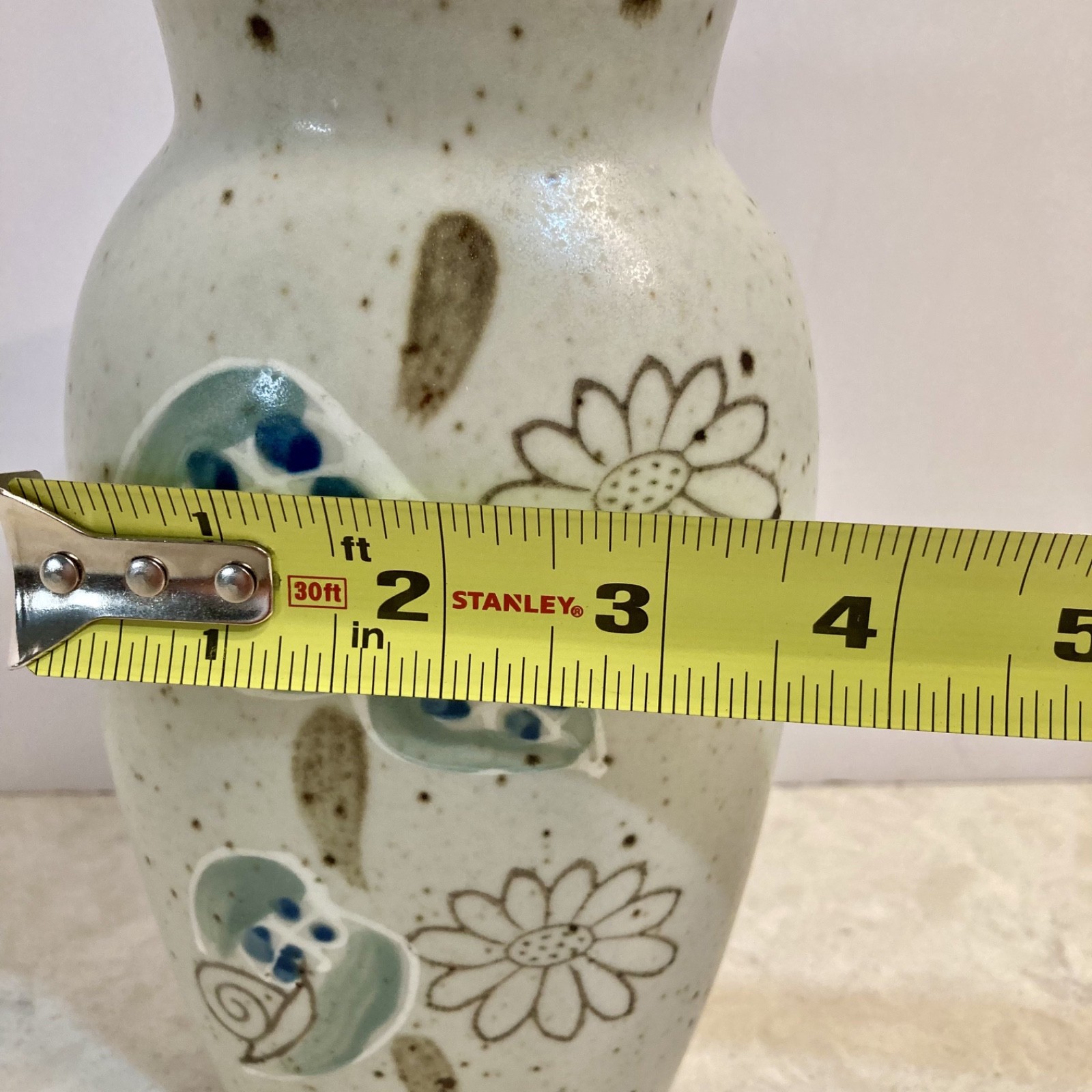 UCTCI Hand Painted Leaves Floral Speckled Stoneware Pottery Vase Japan 7” Tall