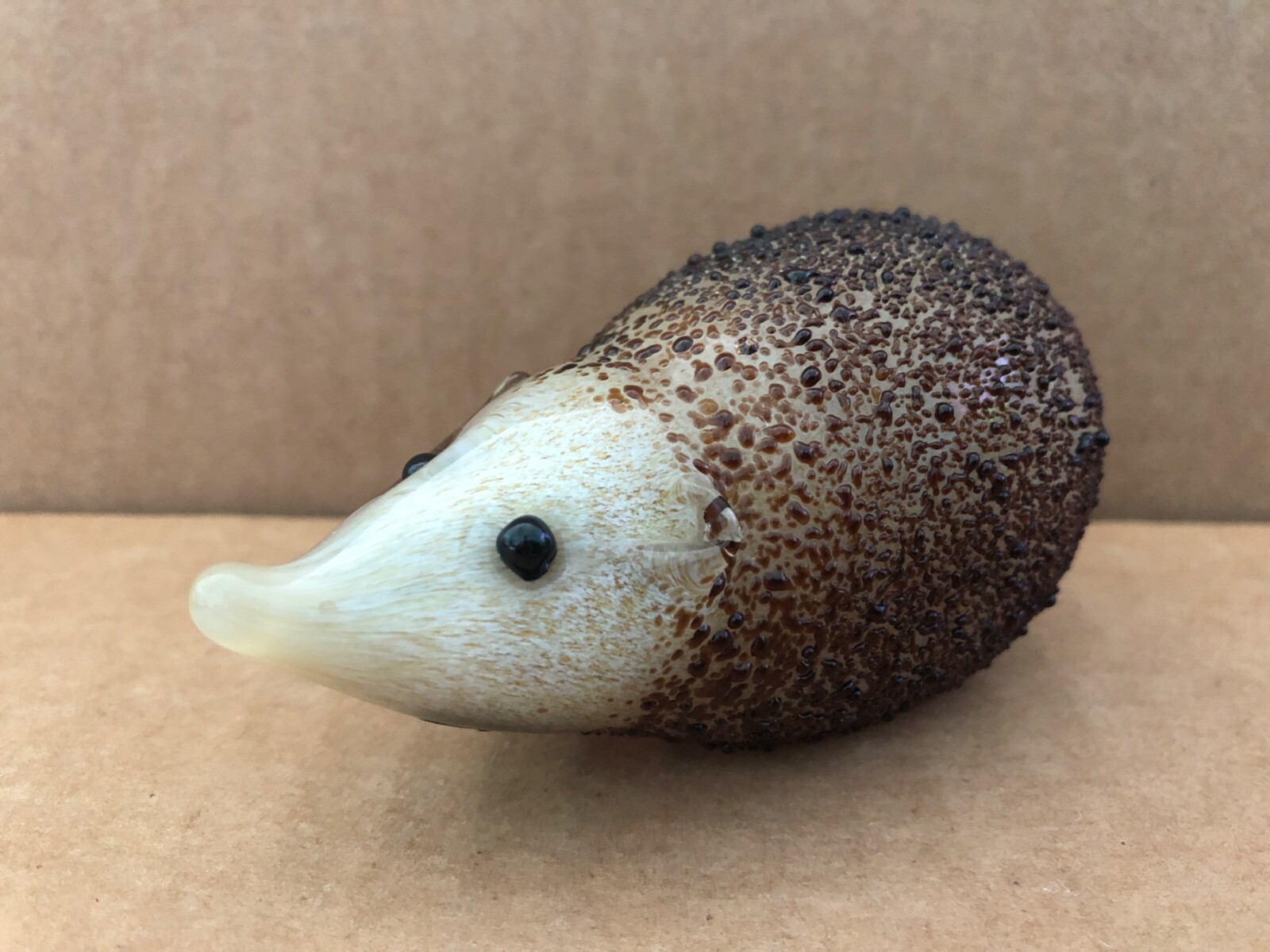 Gorgeous LAHGHAM ENGLAND Art Glass HEDGEHOG Paperweight Signed Paul Miller