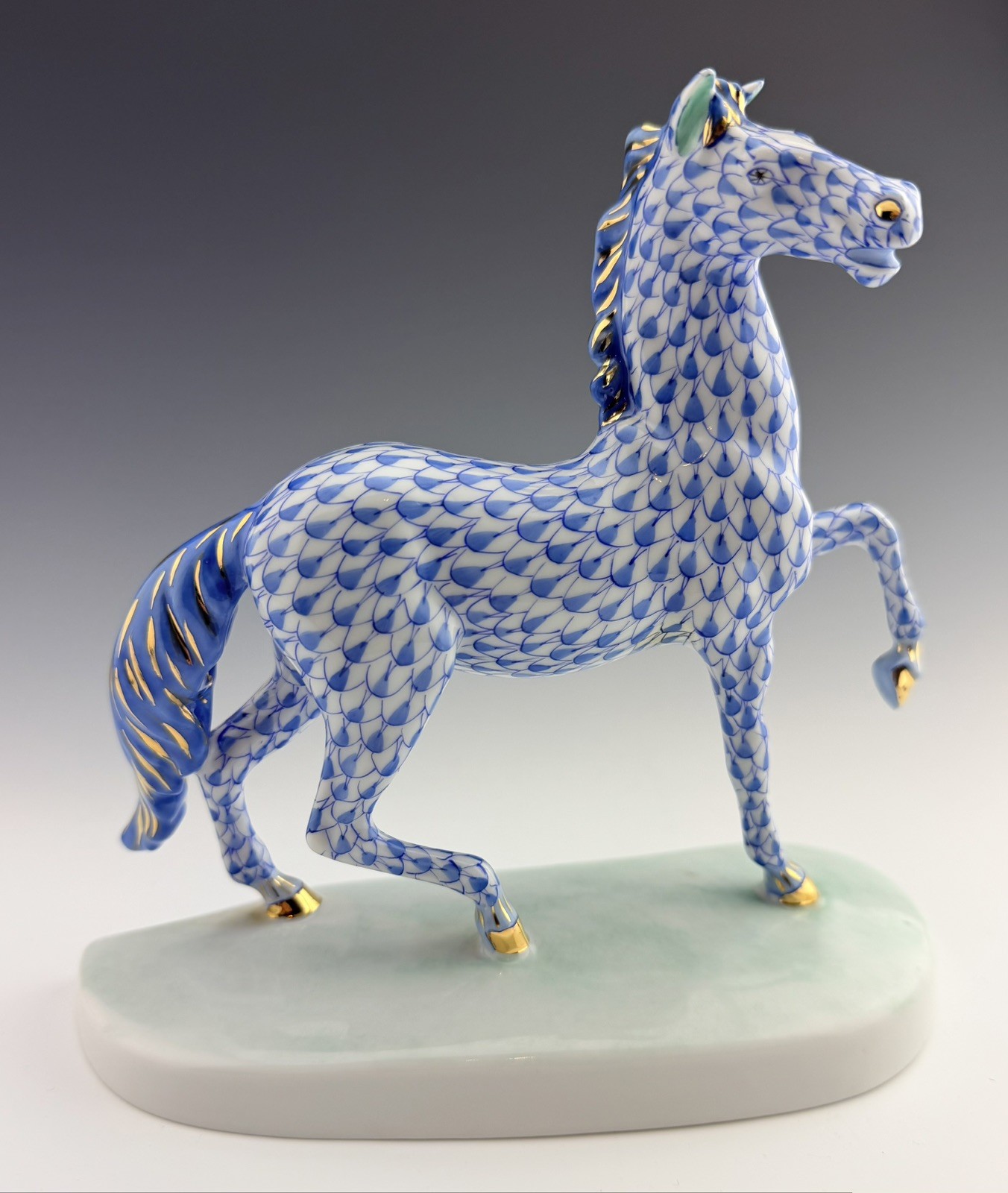 🦋 MINT HEREND RARE Larger 7”x7” Horse Blue Fishnet Figurine