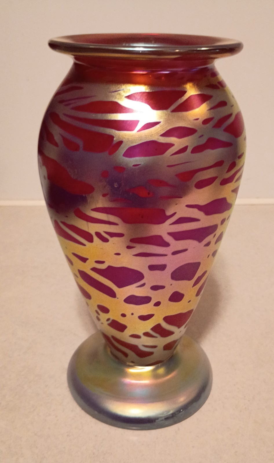 2002 Signed 9.75″ Robert Eickholt Red & Gold Footed Art Glass Vase