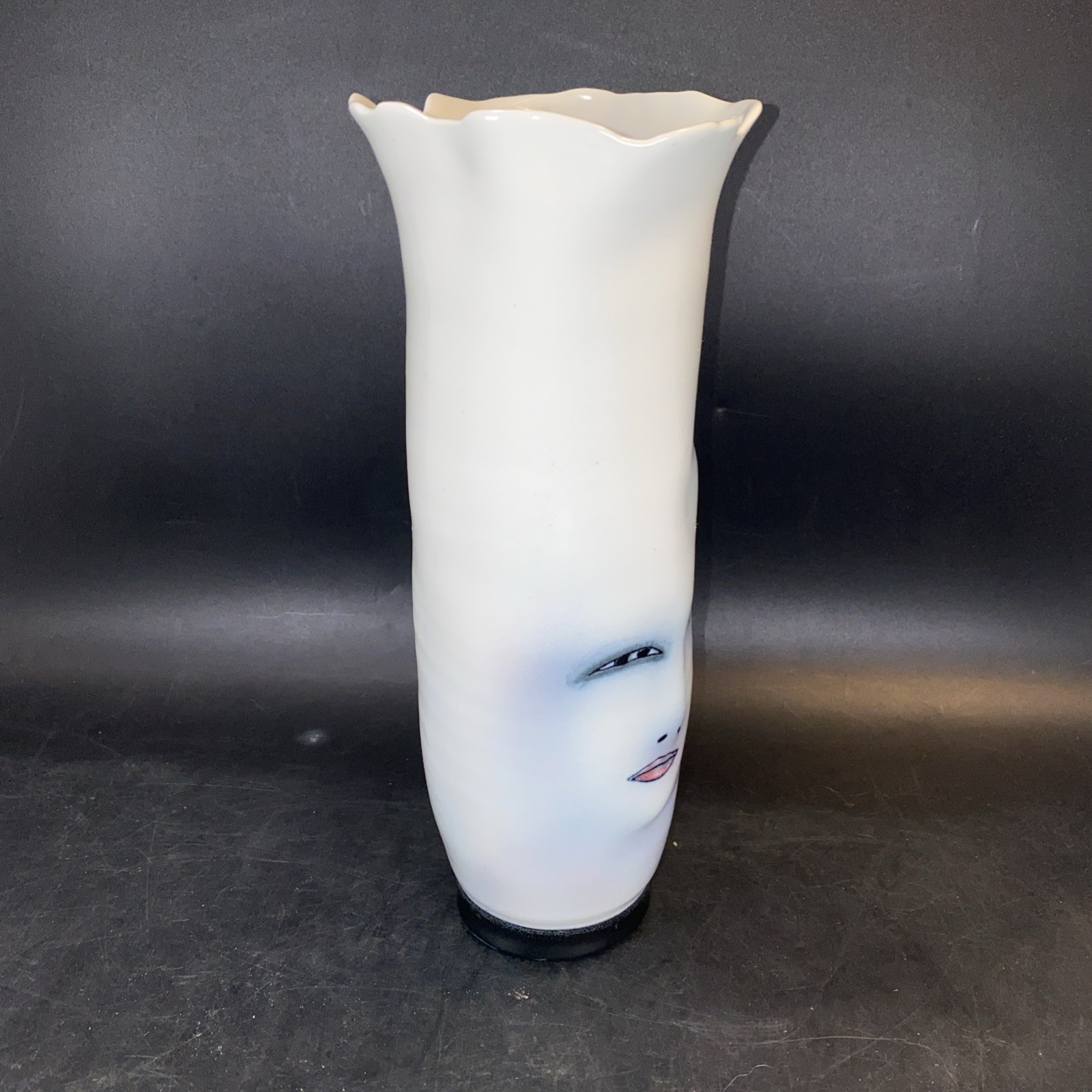 BEAUTIFUL 2002 BING GLEITSMAN PORCELAIN CALIFORNIA POSTMODERN TWO FACE VASE 10″